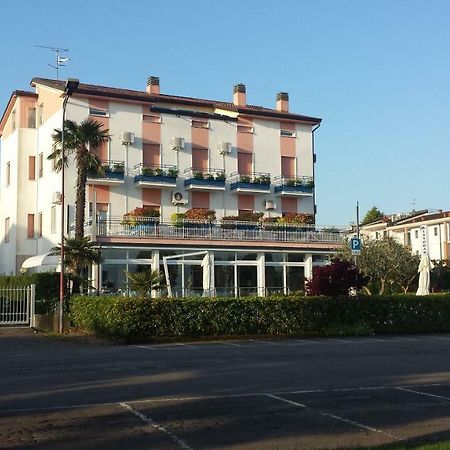 Hotel Cristallo Peschiera del Garda Esterno foto