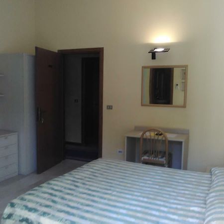 Hotel Cristallo Peschiera del Garda Esterno foto