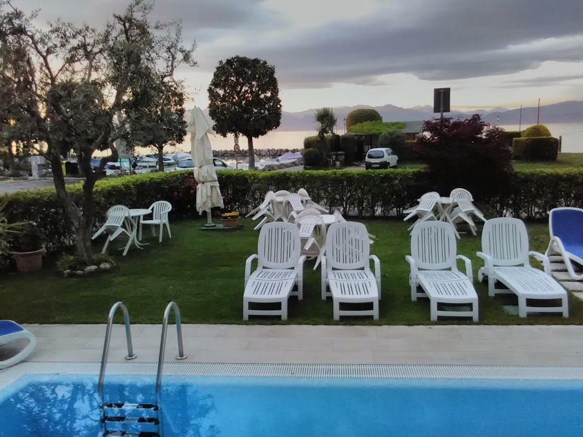 Hotel Cristallo Peschiera del Garda Esterno foto