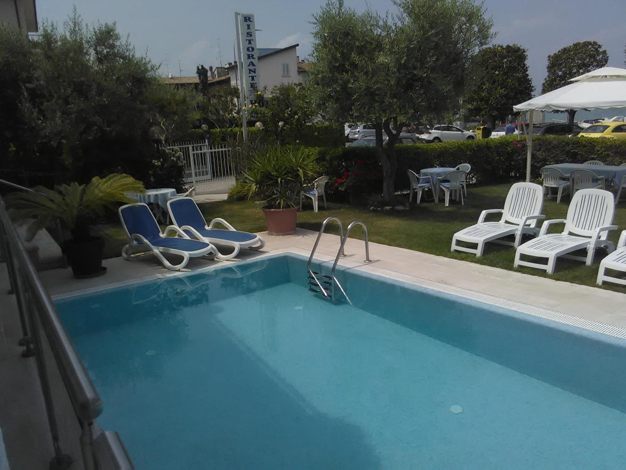 Hotel Cristallo Peschiera del Garda Esterno foto