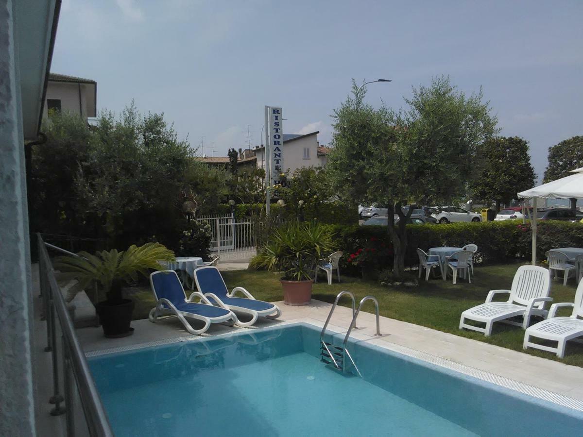 Hotel Cristallo Peschiera del Garda Esterno foto