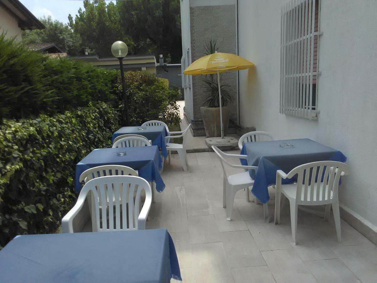 Hotel Cristallo Peschiera del Garda Esterno foto