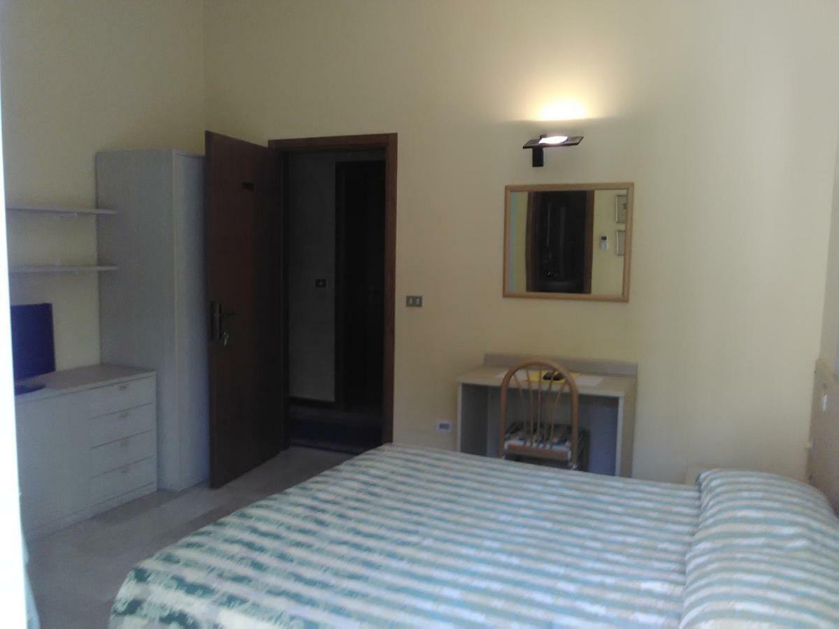 Hotel Cristallo Peschiera del Garda Esterno foto